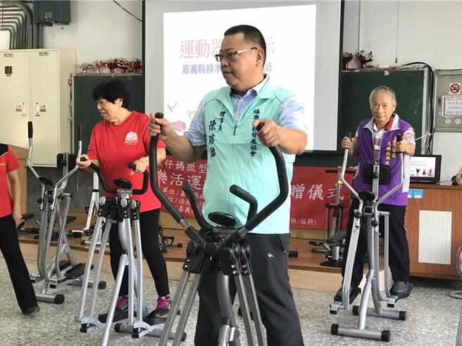 3個社區共獲贈滑步機10台、迷你腳踏車11台、腳擺轉手器1台、迷你滑步器1台、手腳運動器1台。（嘉義縣政府提供／呂妍庭嘉義傳真）