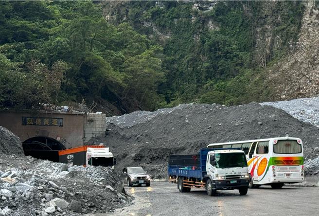 台9线苏花公路匯德隧道通车。（公路局提供／蔡明亘台北传真）