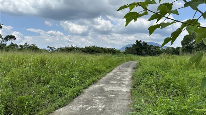 2009年8月8日莫拉克風災，造成高雄甲仙小林村近乎滅村與滅族，日光小林居民近年來不斷思考如何改變生態，在多年努力下，終於定案在社區建造全台首座低碳農場，希望做好淨零碳排指標，帶領社區一起改變環境。（林雅惠攝）