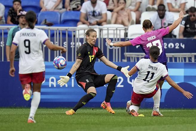 美國女足史密絲（11號）在延長賽射入致勝球。（美聯社）