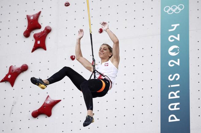 波蘭攀登女選手「蜘蛛女」Aleksandra Miroslaw，以6秒10登頂奪冠。（圖／路透社）