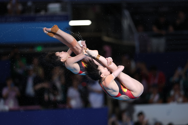 巴黎奧運會跳水女子雙人10米台項目中，中國大陸隊組合陳芋汐、全紅嬋實力超群，全球注目。（圖／中新社）