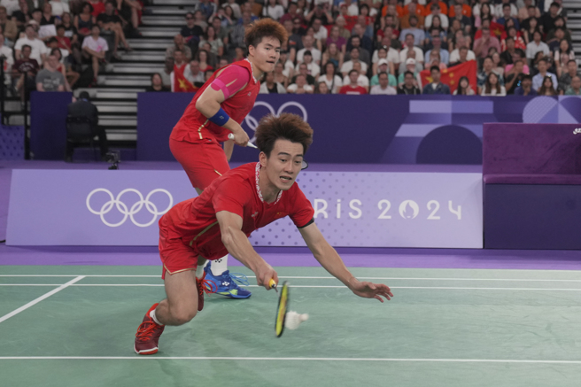 中國羽球男雙梁偉鏗、王昶7日直播，分享奧運趣事。（美聯社）