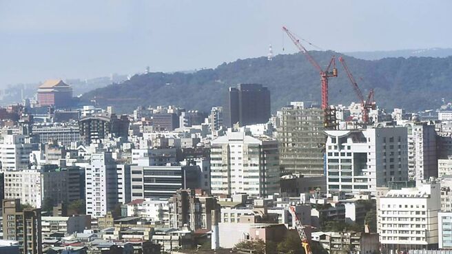 一名在板桥租房近13年的网友透露，房东近日询问有无意愿把房子买下，且开价不到最新成交价的四分之三，让他相当挣扎。（示意图／本报资料照片）