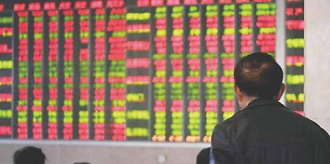 上交所、深交所7月26日公告，自8月19日起停止公布北向资金每日净流入与流出数据。图／中新社