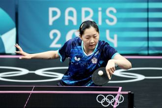 巴黎奧運》跟偶像王曼昱對打 簡彤娟待球都在偷笑