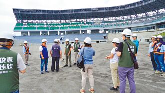 台南 亚太成棒主球场改人工草皮 议会现勘