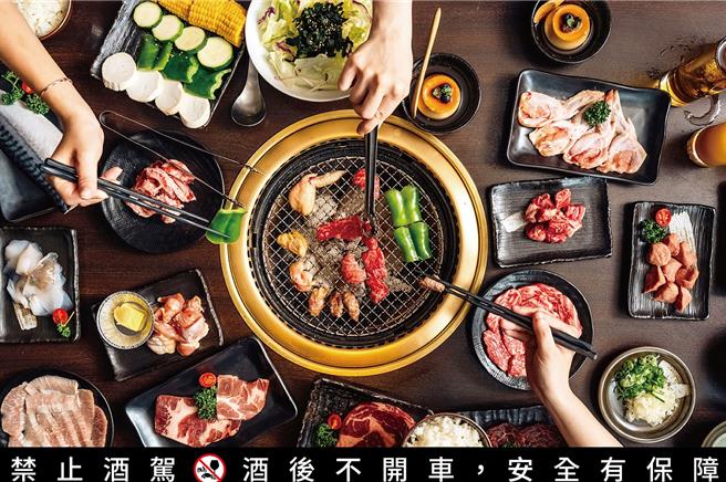 老饕前來品嚐精緻日式燒肉，在味蕾的極致饗宴中為運動選手加油喝采。業者提供