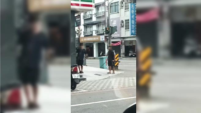 台東市中正路兩住戶鬧糾紛，其中一男持刀傷人。（楊舒婷攝）