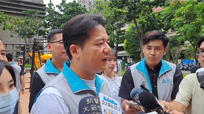 新竹市代理市长邱臣远8日表示，市府从去年8月起多次发函，但中间统包商多次拖延，今首次会勘将是重要依据程序，盼加速法院判定。（王惠慧摄）