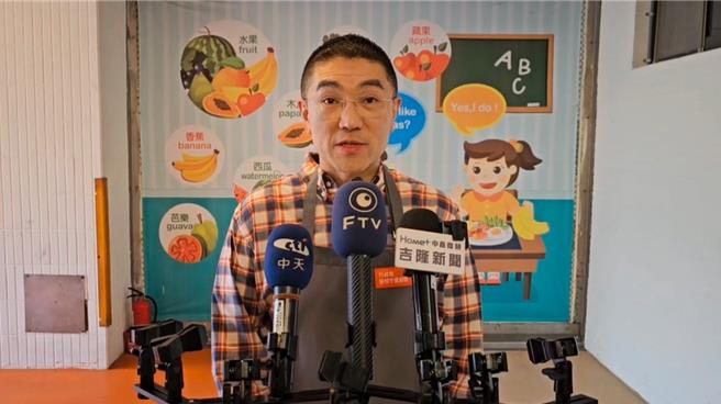 基隆市長謝國樑對於被攝影師陳錡暉提告侵害著作權再度致歉，並表示願意再溝通，盼能購買照片使用授權。（徐佑昇攝）