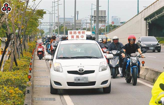 韩国今年要将自动辅助驾驶安全教育纳入驾照考训，审计部建议交通部跟进。图为示意图。（本报资料照片）