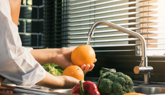 蔬果表面與果肉可能殘留農藥。（示意圖：shutterstock／達志）