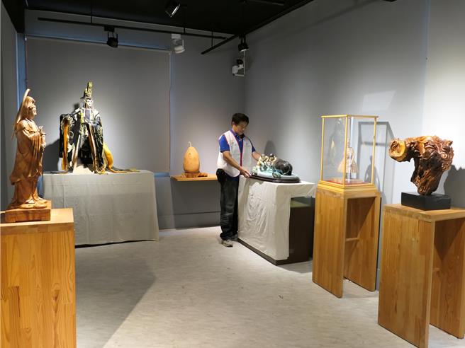 雲林縣北港鎮「北港工藝坊」因年久失修去年3月休館，經整修8日重新啟用並舉辦「工藝復興展」，未來將活用之前閒置的2樓空間，打造互動式展場。（張朝欣攝）