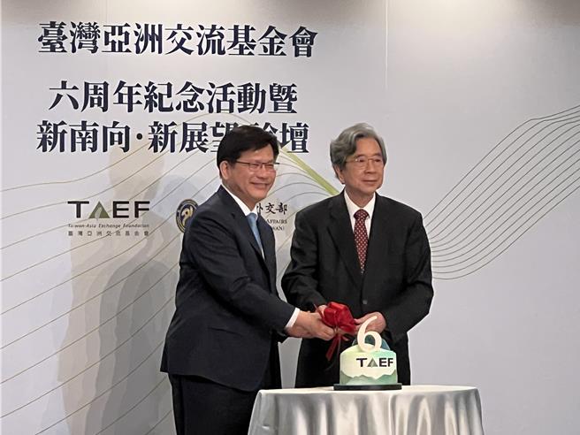 外交部長林佳龍今出席台灣亞洲交流基金會今舉辦6周年紀念活動暨「新南向．新展望」論壇。（蔡宗穎攝）