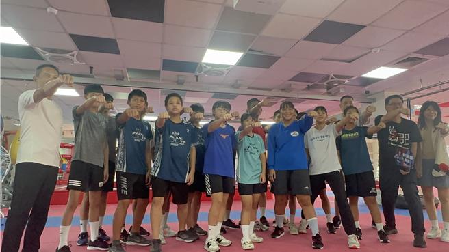 台灣拳擊好手林郁婷在巴黎奧運表現亮眼，7日力退土耳其選手順利挺進金牌戰，而11日金牌戰對上波蘭選手塞琳梅塔（Julia Szeremeta），林郁婷的高中拳擊教練郭坤維分析，兩人都擅長打長拳，但林郁婷有手長優勢，只要掌控好距離，相信能順利收下金牌。（賀培晏攝）