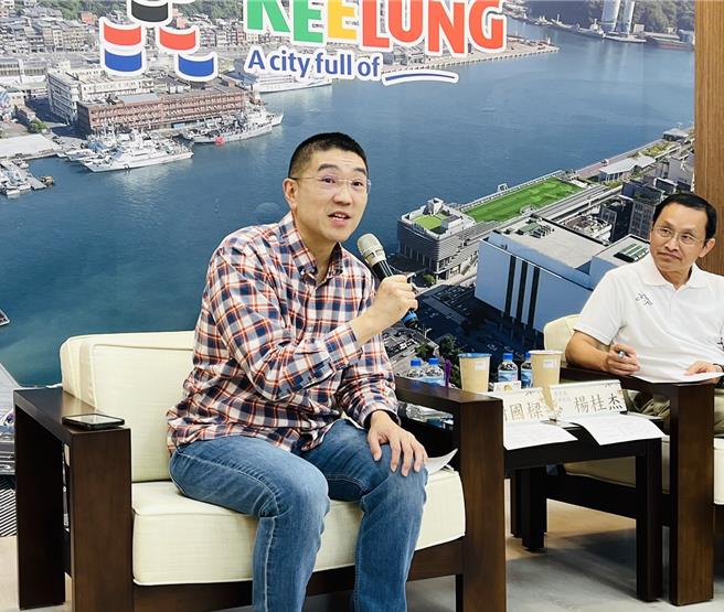 基隆市政府8日下午在市府舉辦首場大學生與市長謝國樑交流的座談會，討論聚焦未來產業發展和青年職涯規畫。（基隆市政府提供／徐佑昇基隆傳真）