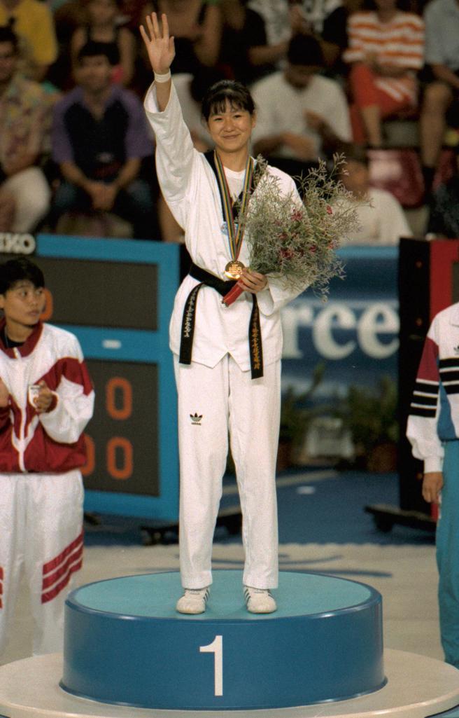 1992年巴賽隆納奧運女子跆拳道陳怡安二度奪金。（圖／中時資料照）
