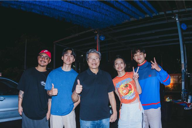 「沒有才能」日前拍攝新歌MV，邀來楊烈合作演出。（華研國際提供）