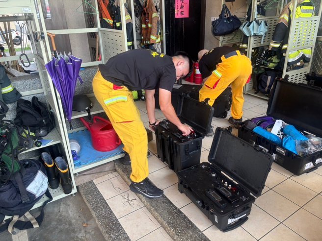 日本九州7.1強震海嘯警報，桃園特搜隊整裝待命隨時馳援。（圖消防局提供／簡銘柱翻攝）