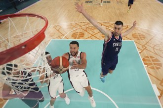 巴黎奧運》柯瑞不讓塞爾維亞爆冷 狂轟36分領美國逆轉晉級金牌戰