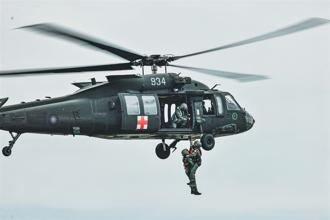 【空軍嘉義基地營區開放全兵力預演】精湛飛行戰技 展現空軍堅實陣容