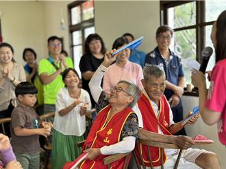 少年夫妻老來伴 手作永生花傳遞半世紀的愛