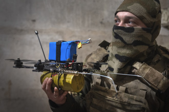 影》乌军FPV自杀无人机 击落俄Mi-28直升机 彻底的军事革命