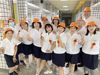 营队学员横跨18到72岁 青银世代共读一起重返青春