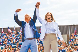 獲非裔青睞 賀錦麗民調穩定領先