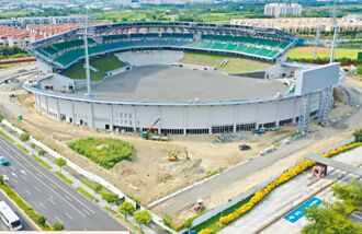 亚太棒球场改回天然草皮 骂声变讚声