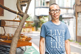 黃俊隆回歸 依然入坑文學書