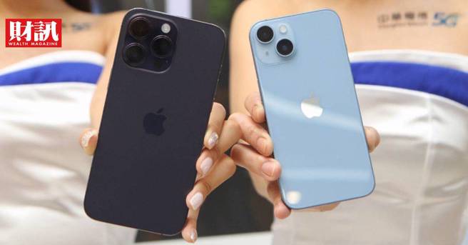 根据《财讯》双周刊报导，「股神」巴菲特执掌的波克夏‧海瑟威公司（Berkshire Hathaway），于美东时间8月3日发布上季财报，内容显示，虽然股份总价值842亿美元的苹果（Apple），仍是波克夏最大持股，但规模已从先前的7.9亿股下滑至4亿股，大减约49％。(图/财讯提供)