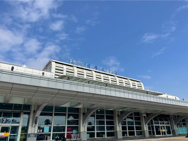 小港机场。（洪靖宜摄）