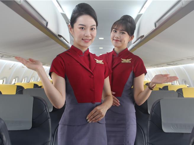 华信航空欢迎具亲和力及服务热忱的生力军加入华信团队。（华信航空提供／蔡明亘台北传真）