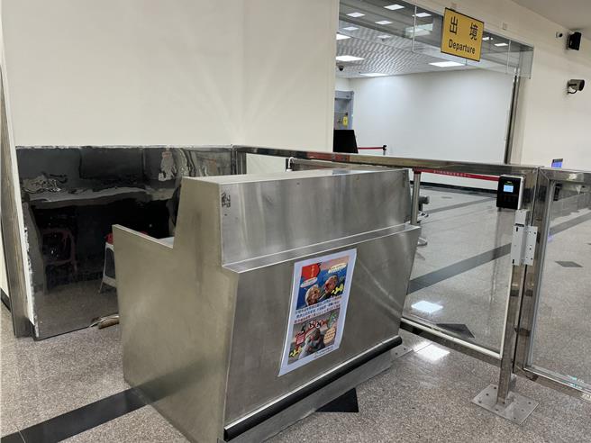 民眾透露，经常有时段看到水头出境大厅现场没有警察执勤的状况，不知道是否为警力不足所致。(于家麒摄)