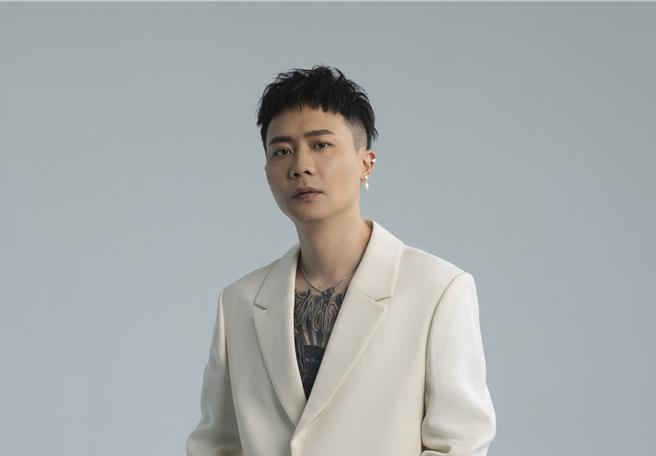 蕭秉治9日宣布時隔10年，將在12月7日重返台北小巨蛋開唱。（相信音樂提供）