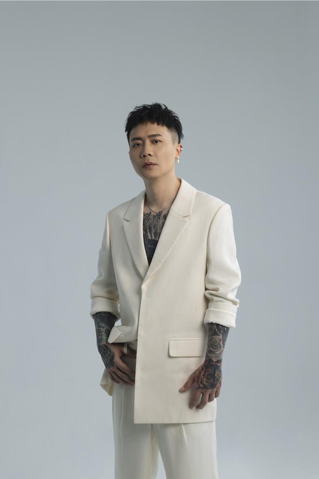 蕭秉治9日宣布時隔10年，將在12月7日重返台北小巨蛋開唱。（相信音樂提供）