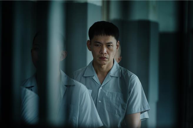 黄镫辉剧中被冤入狱。（公视台语台、华视提供）