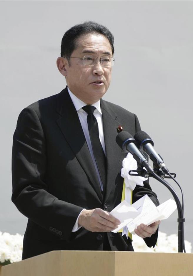 日本首相岸田文雄9日上午出席長崎的和平祈願儀式。（美聯社）