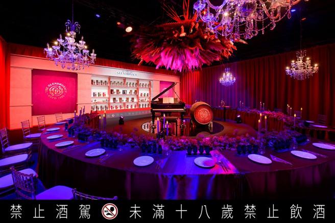 格兰多纳在松菸文创园区举办品酩会，以剧场表演的方式呈现，别具特色。（GlenDronach提供）★《中时新闻网》关心您：饮酒过量，有碍健康。酒后不开车，安全有保障！