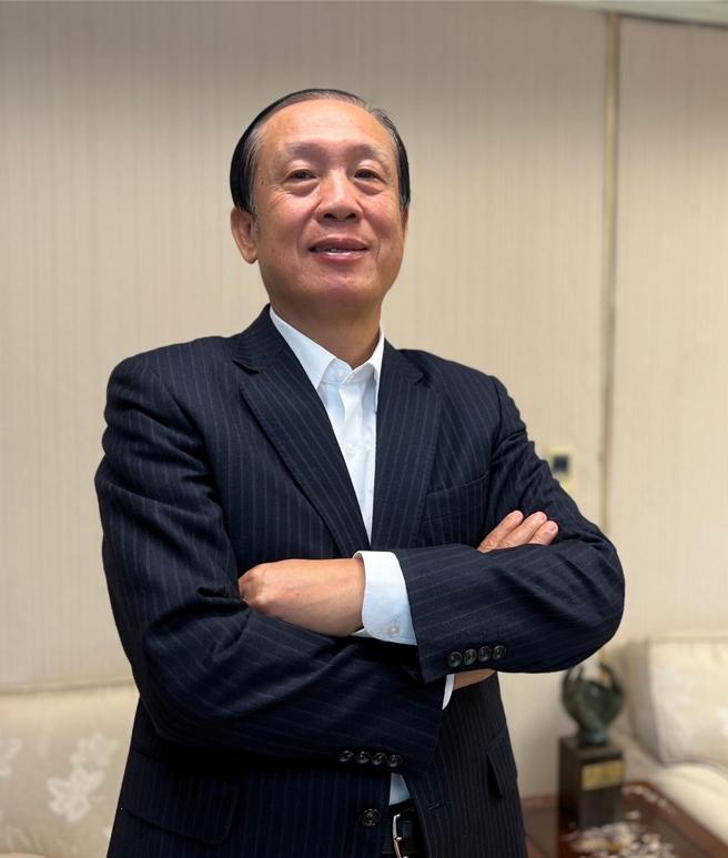 台股迅速回温，房市换檔衝刺，乡林赖正镒表示：客人积极置产房价不断创新高，「乡林云峰」衝完销。图／业者提供