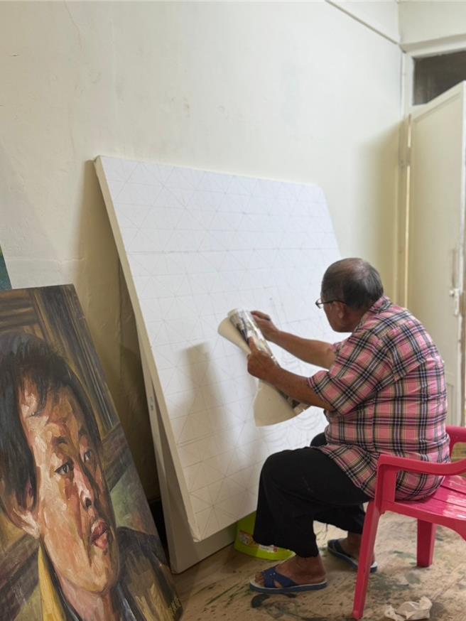 顏振發目前已進駐藍晒圖文創園區工作室創作。（台南市文化局提供／曹婷婷台南傳真）