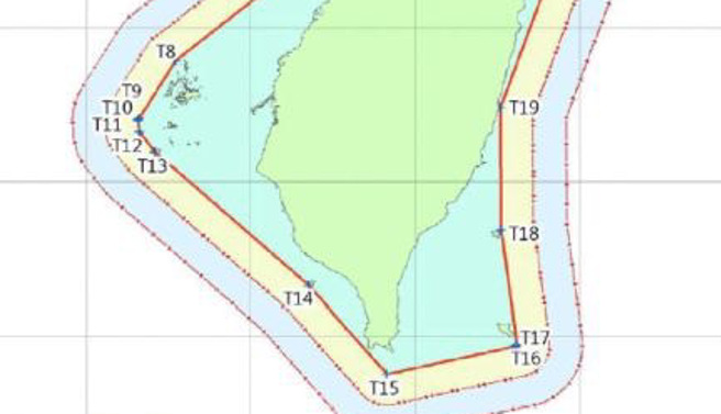 右下角「T16、T17」为兰屿（包括小兰屿），距离鹅銮鼻大约41海浬；T18为绿岛，距离鹅銮鼻大约57海浬。浅绿色的范围属于「内水」领土，黄色区域属于领海，再向外延伸的浅蓝色区域为邻接区。（图取自海洋委员会）