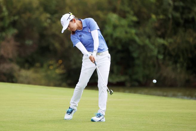 徐薇凌在第三回合最后一洞经奇猎鹰，单回平标准72杆，并列17作收。(杜宜谙摄)