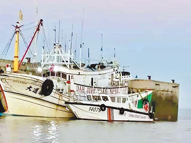 遭陸扣押的澎湖籍漁船「大進滿88號」，船東及家屬12日將經小三通前往福建泉州探視，可望在談判與繳清罰款後，最快13日人、船獲釋。（本報資料照片）