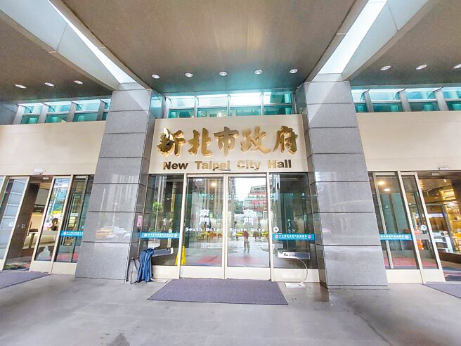 1名女子在护理之家门口将坐轮椅的长者从车上抱下，过程中不仅粗暴摔下长者，还口出秽言并动手搧巴掌，经媒体曝光后新北市家庭暴力防治中心介入调查。（本报资料照片）