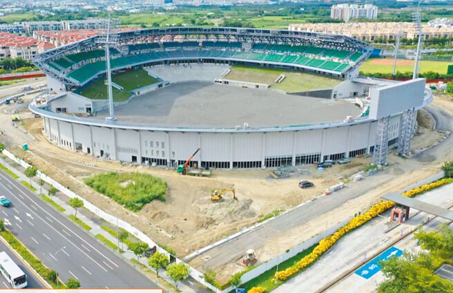 亞太國際棒球訓練中心成棒主球場更換人工草皮引發輿論撻伐，台南市政府8日急轉彎，宣布恢復採用天然草皮。（台南市政府提供／曹婷婷台南傳真）