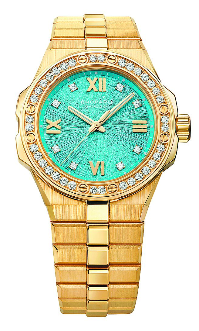 蕭邦在情人節推薦海水藍色表盤的Alpine Eagle腕表，158萬9000元。（CHOPARD提供）