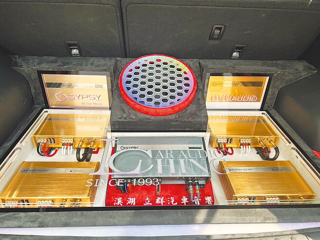 2024 TAA國際HI-END音響大展將自15日起在台北圓山大飯店開展，現場將展出的Hyundai Tucson即改裝造價約150萬元的音響設備（見圖），業者透露從揚聲器擺放位置到線路安排及木工施作，耗時2個月才改裝完成。（TAA臺灣音響發展協會提供）